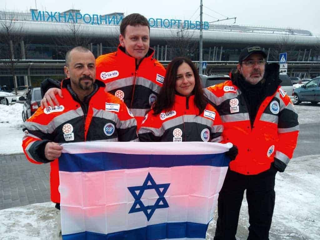 מתנדבים של הצלה ללא גבולות באוקראינה